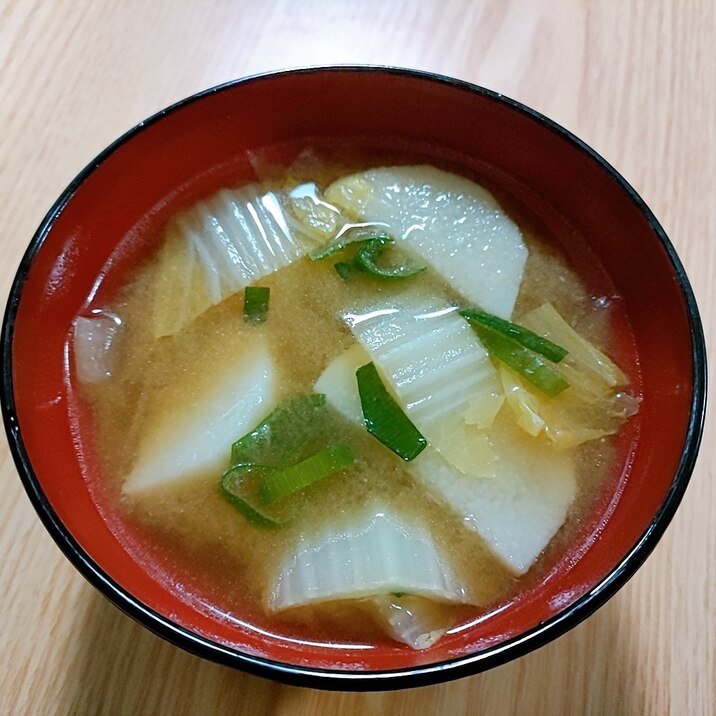 白菜と長芋とねぎの味噌汁